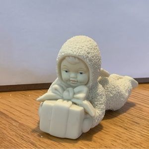 Dept 56 Snowbabies Angel with present Christmas ornament